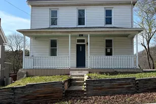 134 E Main St, Felton, PA 17322 - Photo 1