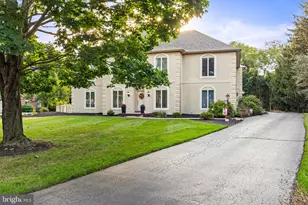 1055 Wetherburn Dr, York, PA 17404 - Photo 4