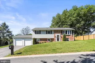 10 Logan Heights Rd, York, PA 17403 - Photo 1