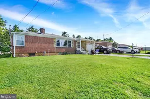100 Knoll Ln, York, PA 17406 - Photo 2