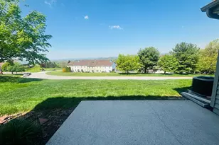 179 Crown Pointe Dr, York, PA 17402 - Photo 4