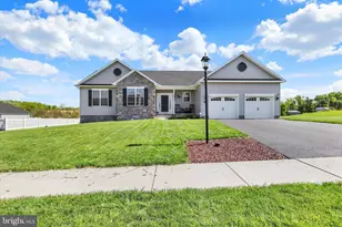 210 Granite Ln, Hanover, PA 17331 - Photo 2