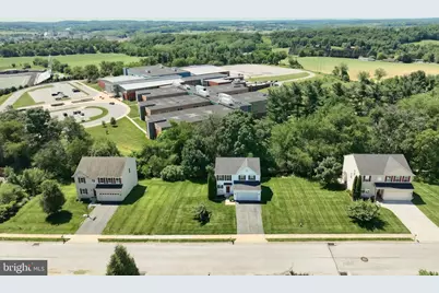 425 Lakeview Drive, Spring Grove, PA 17362 - Photo 8
