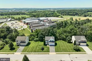 425 Lakeview Dr, Spring Grove, PA 17362 - Photo 8