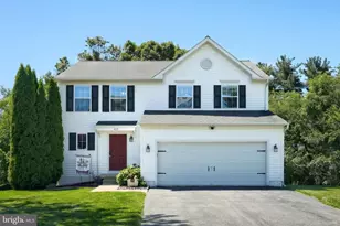 425 Lakeview Dr, Spring Grove, PA 17362 - Photo 1