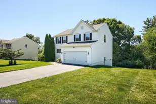 425 Lakeview Dr, Spring Grove, PA 17362 - Photo 2