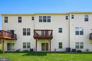 2312 Sunny Hill Cir, York, PA 17406 - Photo 4