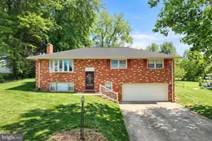 2090 Loman Dr, York, PA 17408 - Photo 1