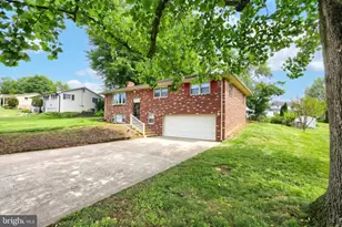 2090 Loman Dr, York, PA 17408 - Photo 8