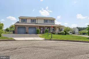 8 Haverford Cir, Manchester, PA 17345 - Photo 2