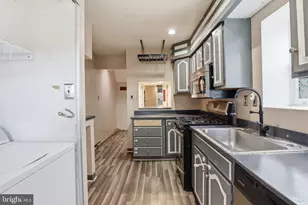 946 W College Ave, York, PA 17401 - Photo 8
