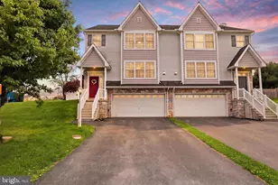 560 Nantucket Dr, Red Lion, PA 17356 - Photo 2