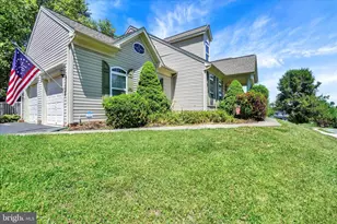1050 Cranberry Ln W, York, PA 17402 - Photo 4