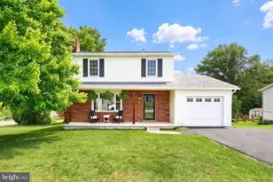 27 Colonial Dr, Hanover, PA 17331 - Photo 2