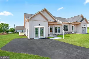 129 Heather Glen Dr, Red Lion, PA 17356 - Photo 2