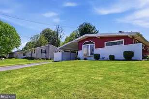 2060 Sandalwood Ct, York, PA 17404 - Photo 2