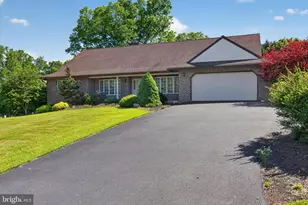 112 Bramblewood Ln, Lewisberry, PA 17339 - Photo 2