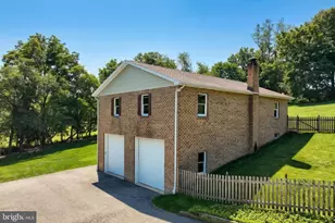 715 Meadowview Dr, Red Lion, PA 17356 - Photo 4