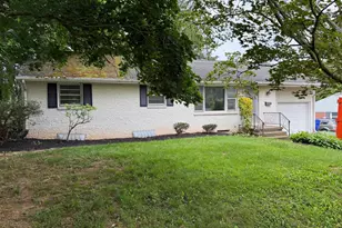 34 Woodland Dr, York, PA 17407 - Photo 1