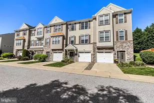 2418 Schultz Way, York, PA 17402 - Photo 2