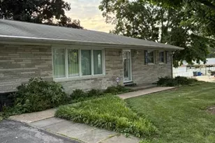 264 S 6th St, Mount Wolf, PA 17347 - Photo 2