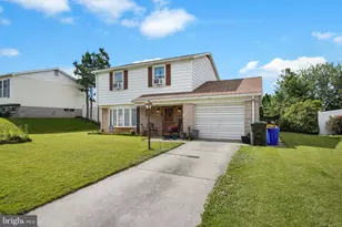 927 Marbrook Ln, York, PA 17404 - Photo 2