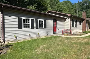 7426 Spring Rd, Seven Valleys, PA 17360 - Photo 2