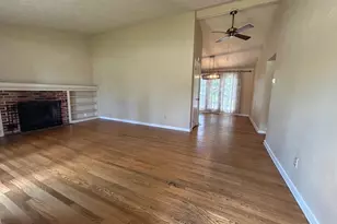 39 E Crestlyn Dr, York, PA 17402 - Photo 2
