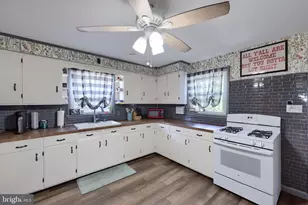 526 E Lancaster St, Red Lion, PA 17356 - Photo 10