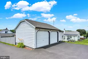 3055 N George St, York, PA 17406 - Photo 2