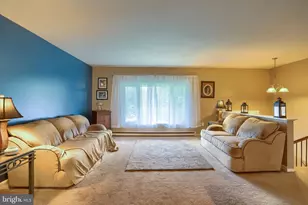 426 Jennifer Dr, New Cumberland, PA 17070 - Photo 2
