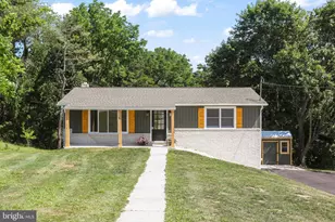 14 Waterfront Dr, Hanover, PA 17331 - Photo 2