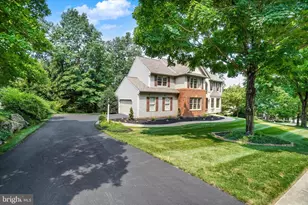 410 Sarah Woods Dr, Red Lion, PA 17356 - Photo 4