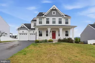 216 Hollyhock Dr, Manchester, PA 17345 - Photo 2