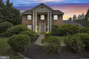 811 Greenbriar Rd, York, PA 17404 - Photo 2