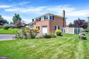 970 Sundale Dr, York, PA 17402 - Photo 2