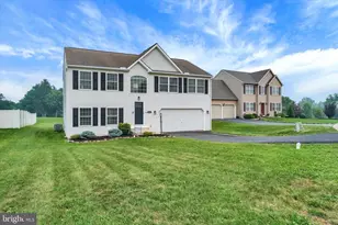 2005 Ashcombe Dr, Dover, PA 17315 - Photo 2