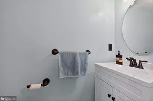 37 S Center St, Hanover, PA 17331 - Photo 6