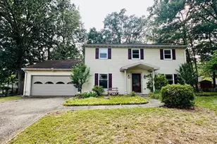35 Johnston Cir, Hanover, PA 17331 - Photo 1