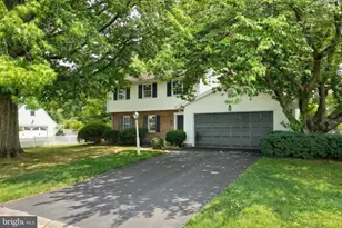 2156 Southbrook Dr, York, PA 17403 - Photo 2