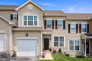 2234 Live Oak Ln, York, PA 17406 - Photo 1