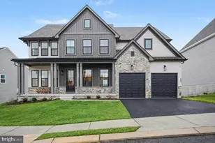 802 Blake Dr, York, PA 17402 - Photo 1