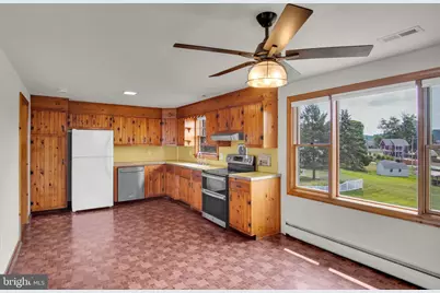 130 W Highland Avenue, Spring Grove, PA 17362 - Photo 6
