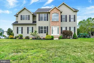 2152 Rillian Ln, York, PA 17404 - Photo 1
