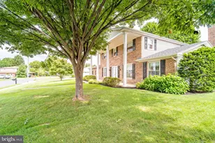 425 Meridian Ln, York, PA 17402 - Photo 4