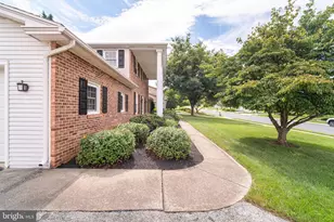 425 Meridian Ln, York, PA 17402 - Photo 6