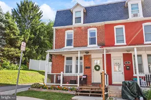 37 N Lee St, Hellam, PA 17406 - Photo 1