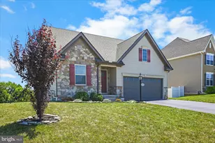 316 Hollyhock Dr, Manchester, PA 17345 - Photo 1