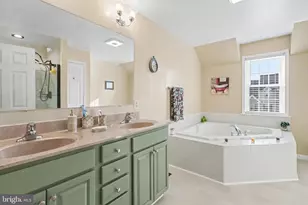 1215 Aylesbury Ln, York, PA 17404 - Photo 18