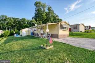 105 Rustique Dr, York, PA 17408 - Photo 2